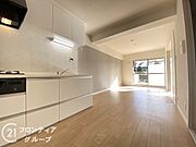 見栄えもよくお手入れもスムーズに出来ます。豊富な収納力もございますので、キッチンスペースをスッキリとお使い頂けそうです。