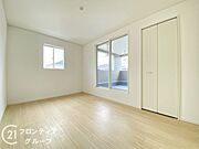 こちらのお部屋はバルコニーに面しており、日当たり、通風ともに良好です！