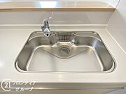 蛇口の先端に浄水器を内蔵。場所をとらない浄水器です。