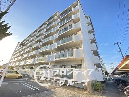RC造7階建てのマンションです