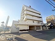 駅から近く、忙しい毎日をサポートしてくれる便利な立地。移動がスムーズで、通勤・通学にも嬉しい住環境です。