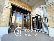 風格あるエントランスで、住む人に安心感を与えます