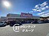 周辺：マックスバリュ岡田店 徒歩10分。 770m