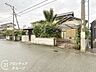 外観：周囲の緑と調和する端正なフォルムが穏やかな街並みに映えますね！きれいに保たれた塀や植え込みが丁寧な暮らしぶりを物語る心地よい外観です