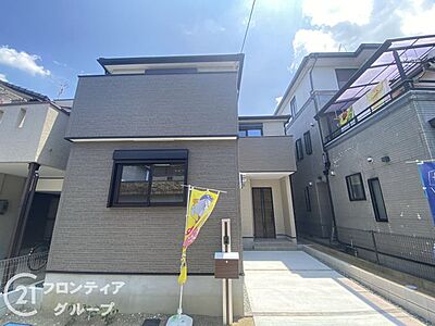 外観：外壁には雨の汚れを浮かして洗い流す、クリーニング機能付きサイディング材を採用しております。自然の力でいつまでも綺麗な外観が保てます！