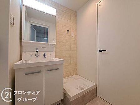 室内の洗濯機置場は、天候に左右されず、便利で快適な洗濯環境を提供し、家事の効率を高めます!