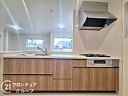 お手入れが楽に行える換気扇やステンレスワークトップは毎日お料理する奥様の味方！