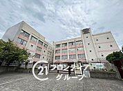 大阪市立矢田中学校 徒歩7分。 500m