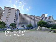 SRC造14階建ての13階部分です。総戸数332戸の大型分譲マンション！管理人日勤につき、管理体制良好です。
