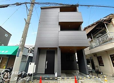 外観:静かな住宅街にたたずむ重厚感あるお家。落ち着いた色合いが素敵ですね。 外観:静かな住宅街にたたずむ重厚感あるお家。落ち着いた色合いが素敵ですね。