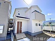 ＼同仕様写真／外壁にサイディング材を使用したおしゃれな外観。色柄バリエーションが豊富なため、住まいの表情を豊かに表現してくれます。また、雨で汚れを落としてくれるので、綺麗な外観が長続きします！