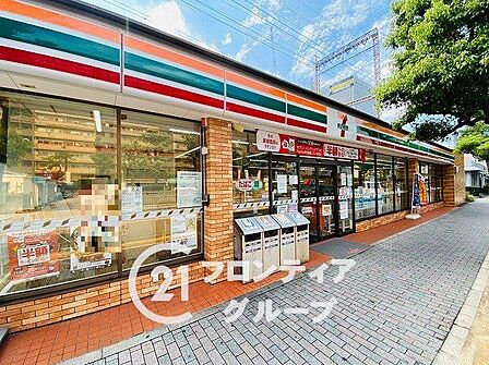 セブンイレブン東大阪小阪3丁目店 徒歩3分。 230m