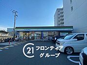 ファミリーマート八尾天王寺屋店 徒歩3分。 210m