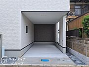 使いやすい駐車場で、家族全員が快適に利用できる空間です