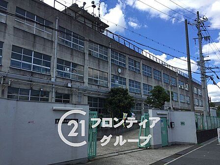 東大阪市立鴻池東小学校 徒歩11分。 840m