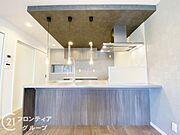 対面式キッチンで、ご家族とお話しながらお料理ができる楽しい空間です。