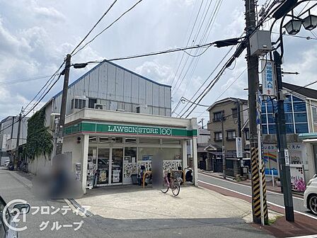 ローソンストア100若江岩田店 徒歩2分。 150m