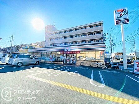 セブンイレブン東大阪六万寺店 徒歩8分。 570m