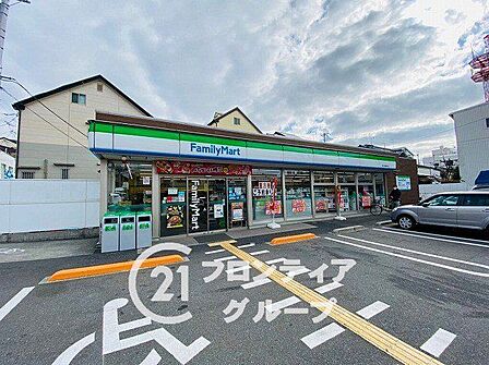 ファミリーマート東大阪箱殿町店 徒歩2分。 120m