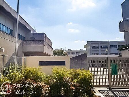 八尾市立志紀中学校 徒歩19分。 1480m