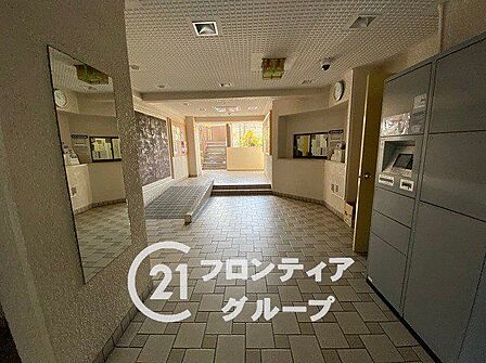 広々としたロビーには洗練されたインテリアが配され、コンシェルジュサービスが日々の暮らしをサポートします。ホテルライクな寛ぎの空間は、住まう方のステータスを象徴する特別な場所です