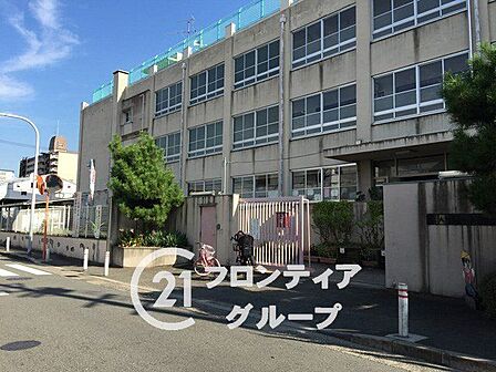 東大阪市立弥刀東小学校 徒歩8分。 610m