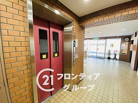 マンションのエレベーターは、快適でスムーズな移動を提供し、住む人の利便性を高める重要な設備です!