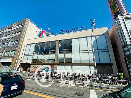 万代山本店 徒歩9分。 680m