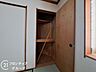 室内：住まい選びは、価格や立地だけでなく、将来の暮らし方まで含めて考えることが大切です。今の段階で気になっていることを、まずスタッフに話してみてください