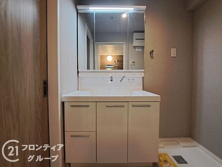 はじめてのマイホーム購入は、わからないことだらけで当然です。資金計画から物件選びまで、順を追ってスタッフが一緒に考えていきます