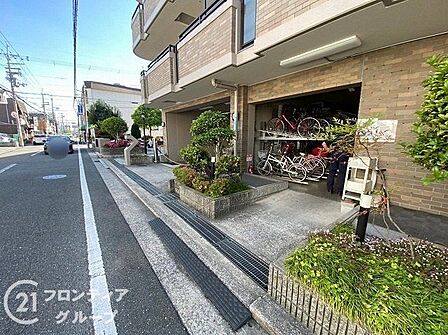 写真だけではわからない採光・広さ・周辺環境の実感は、実際に足を運んでみることが一番です。ご見学はいつでもご予約いただけます