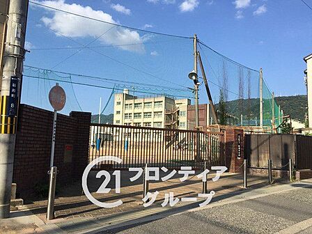 東大阪市立枚岡中学校 徒歩10分。 760m