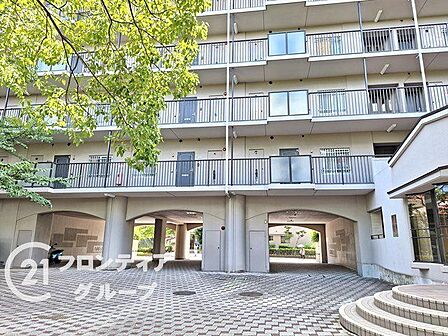 住まい選びは、価格や立地だけでなく、将来の暮らし方まで含めて考えることが大切です。今の段階で気になっていることを、まずスタッフに話してみてください