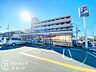 周辺：セブンイレブン東大阪六万寺店 徒歩8分。 570m