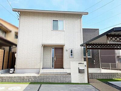 外観：ミサワホーム中古住宅西側道路、駐車場3台分