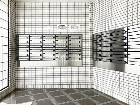 エントランスの郵便ポスト