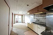 LDK。窓を開けると爽やかな風を感じられます。［2026年5月22日撮影］