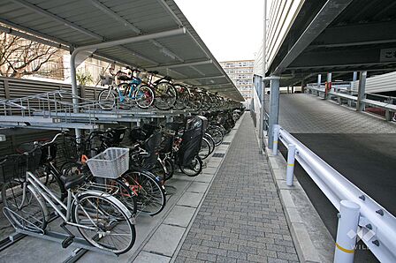 屋根付きの駐輪場。通勤・通学やお買い物で自転車を使う方にも便利です。