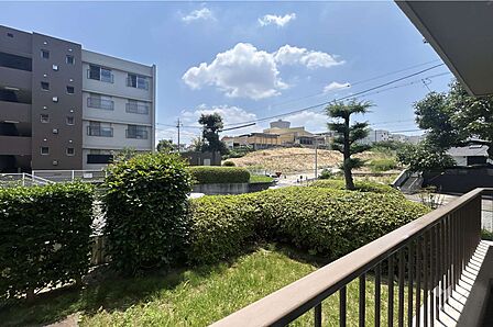 バルコニーからの眺め（南西方向）［2026年7月21日撮影］
