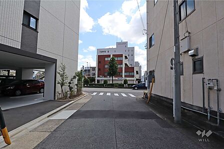 敷地南西側の前面道路(北西側から)