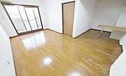 LDK11帖　洋室8帖　家電ご用意できます。