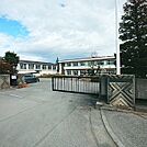 小学校「松本市立菅野小学校まで946m」