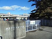 小学校「塩尻市立吉田小学校まで1493m」