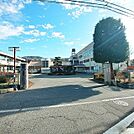 小学校「松本市立岡田小学校まで532m」