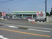 コンビニ「ファミリーマート松本岡田店まで966m」