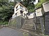外観：別角度の外観写真です。前面道路はゆったり５ｍ道路です。