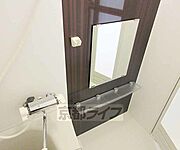 鏡つき・シャンプーの置き場にも困りません