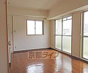通風のいいリビングです