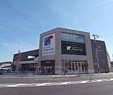 万代　長岡京店まで70m 新駅の近く、駐車場も大きいですよ。