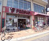 フレスコ 天神川店まで476m 地下鉄太秦天神川駅の直ぐ近くにございます。御池通り沿いです。